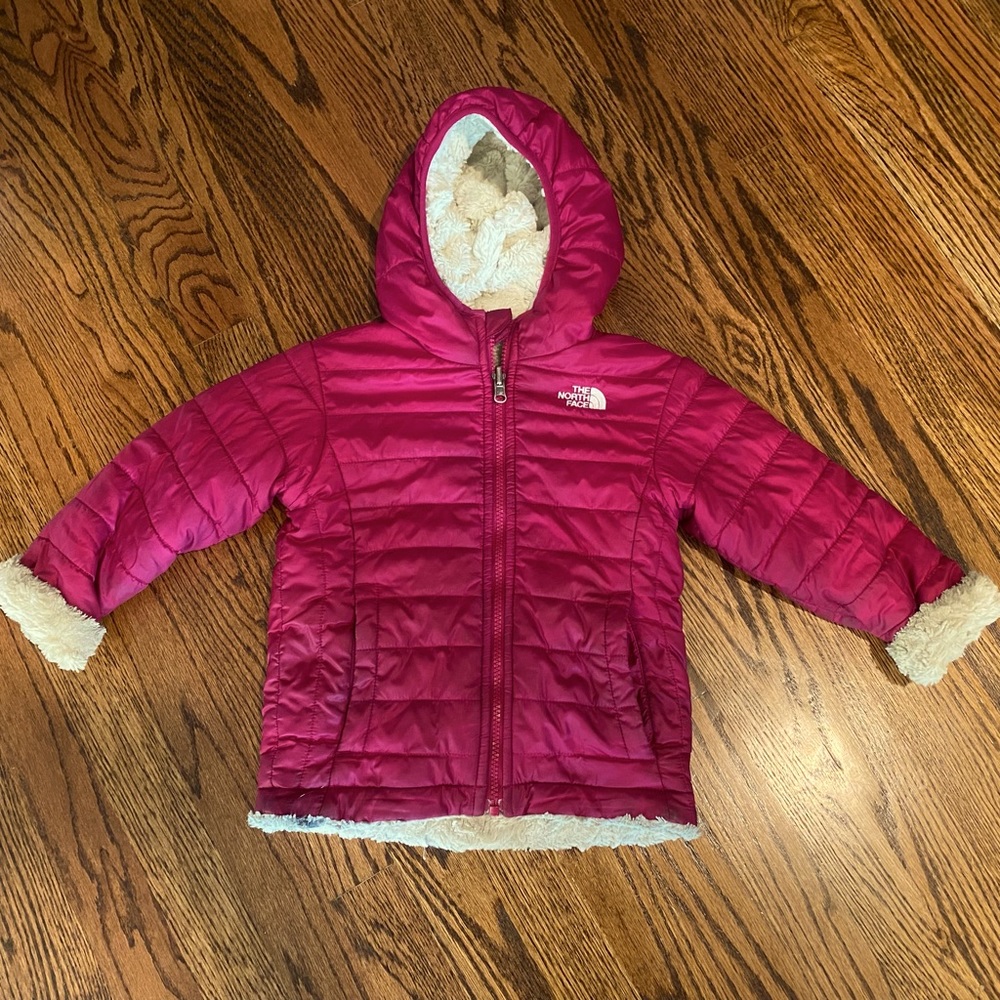 Size 4T North Face Mossbud Swirl reversible coat with soft fur lining.